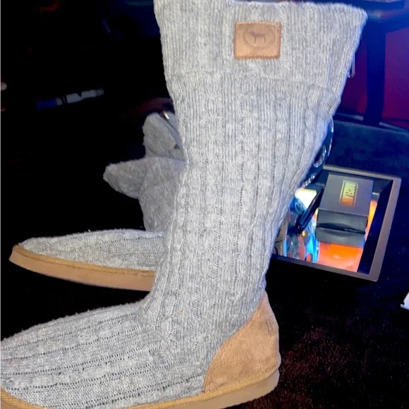PINK Victoria PINK Victoria\'s Secret Gray and Black Cheetah Mukluk Boots Rare And HTF main image 1